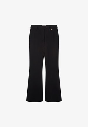 Zwarte flared broek met een gladde textuur, voorzien van een sluiting met een knoop aan de voorkant en een enkele decoratieve gouden accent. Klassieke pasvorm.