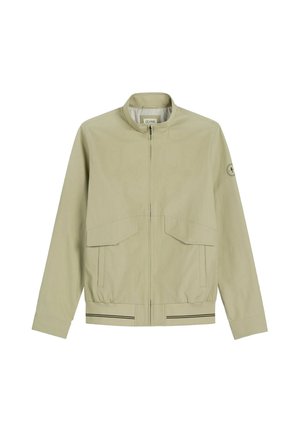 Beżowa kurtka na suwak z dwoma przednimi kieszeniami z klapami, elastycznym paskiem w talii z czarnymi paskami oraz małym okrągłym logo na lewej rękawie.