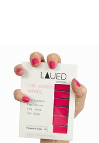 Nagellackfolien in lebhaftem Pink, mit der Aufschrift "Himbeer-Kuchen". Die Verpackung hebt die einfache Anwendung und Entfernung sowie den glänzenden Finish hervor.