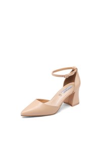 Scarpa con tacco alto beige in pelle, caratterizzata da una punta affilata, cinturino alla caviglia e tacco spesso, con una texture liscia e un design minimalista.