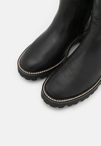 Madewell Kozaki