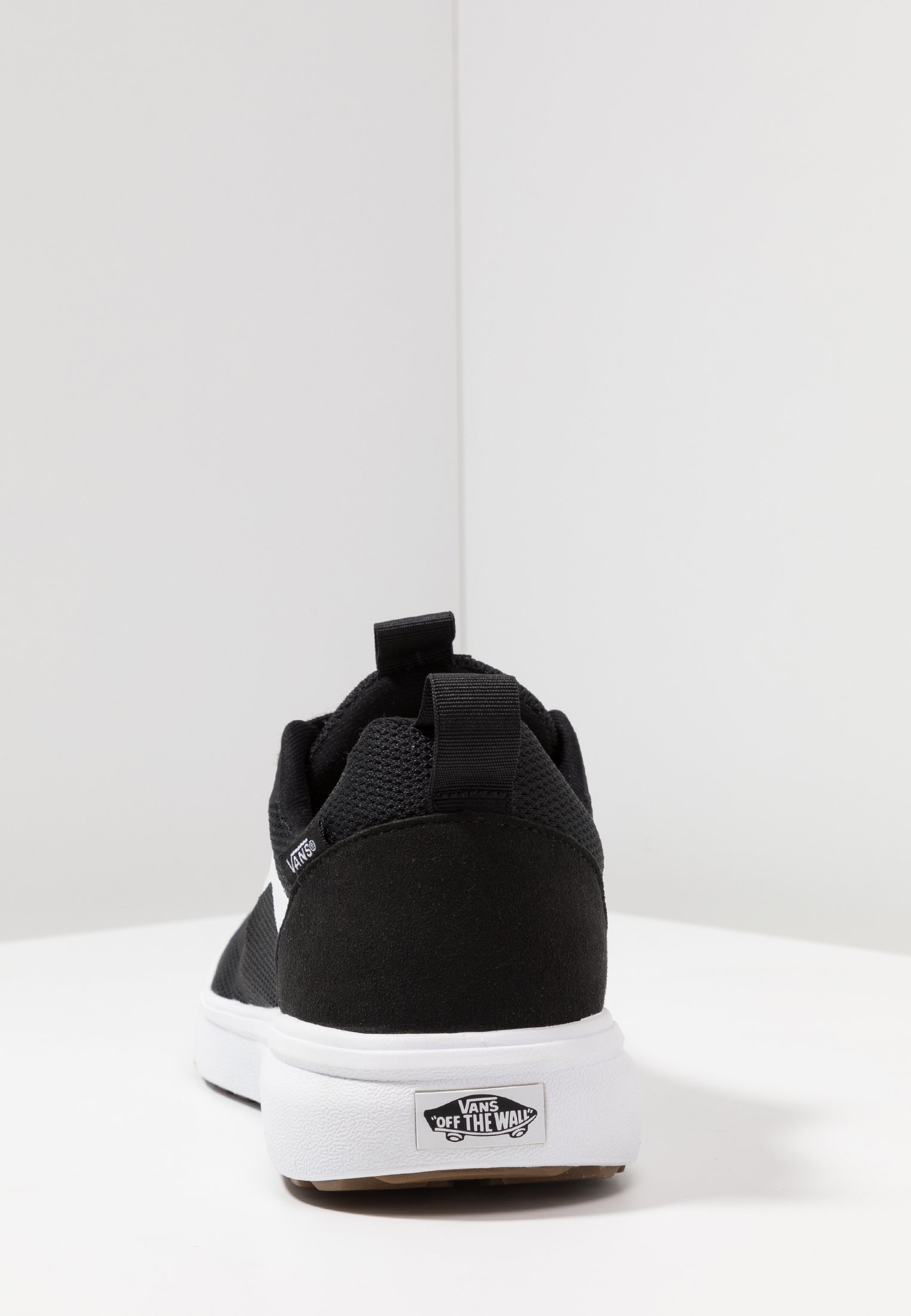 black ultrarange rapidweld trainers