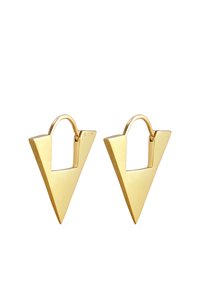 Cercei din metal cu ton auriu, având un design geometric triunghiular cu suprafețe netede și un sistem de prindere tip cerc. Detaliați cu un mic marcaj de brand.