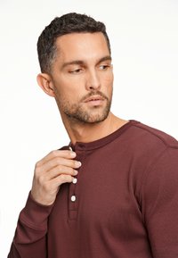 Lindbergh SOLID GRANDDAD - Maglietta a manica lunga - deep burgundy