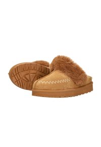 Tan suède pantoffel met een fluffe bruine bontafwerking. Heeft witte stikdetails en een getextureerde rubberen zool met antislippatronen.