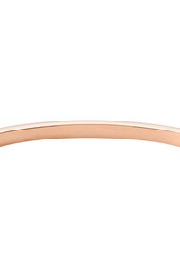 Bracelet en or rose, surface métallique lisse, design légèrement courbé, finition polie, style minimaliste, sans ornements visibles.