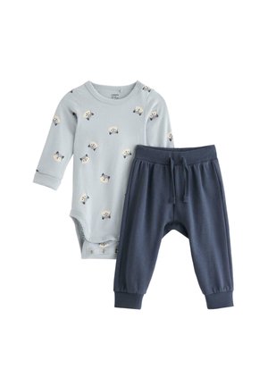 Babykleidung mit langärmligem, hellblauen Body, der mit Tiergesicht-Drucken versehen ist, und dunkelblauen, elastischen Hosen mit Gummizug.