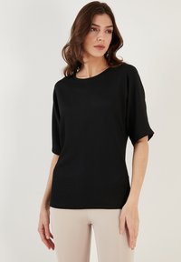 REGULAR FIT - Basic T-shirt - black