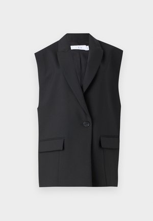 Blazer sans manches noir en tissu lisse avec un col revers, fermeture à un bouton et deux poches avant.