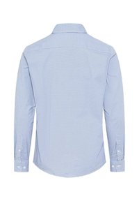 Blau-weiß kariertes Langarmhemd. Verfügt über einen klassischen Kragen, Knopfmanschetten und einen abgerundeten Saum. Hergestellt aus einem leichten Stoff.