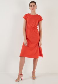 Unselected, brick red