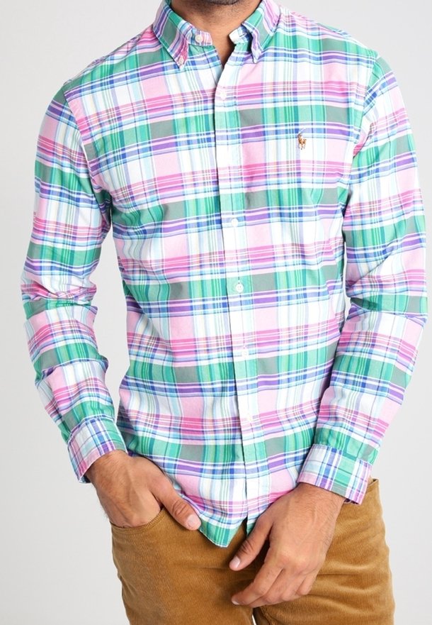 Camicia con colletto e bottoni, caratterizzata da un motivo a quadri multicolore in rosa, verde e blu. Realizzata in tessuto dalla texture liscia.