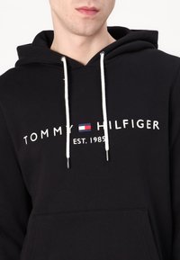 Tommy Hilfiger Felpa con cappuccio - black