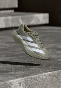 Selected, sesame/footwear white/legacy green