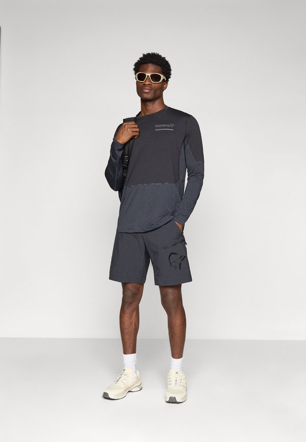 FEMUND LIGHT - Outdoor shorts - caviar3