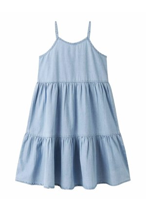 Robe d'été bleu clair sans manches à volants, avec de fines bretelles et une coupe ample.