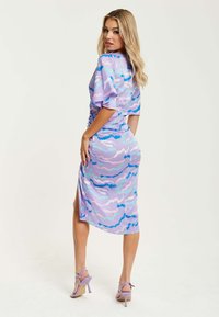 Liquorish MIDI WRAP WITH ABSTRACT PRINT IN - Day dress - lilac
