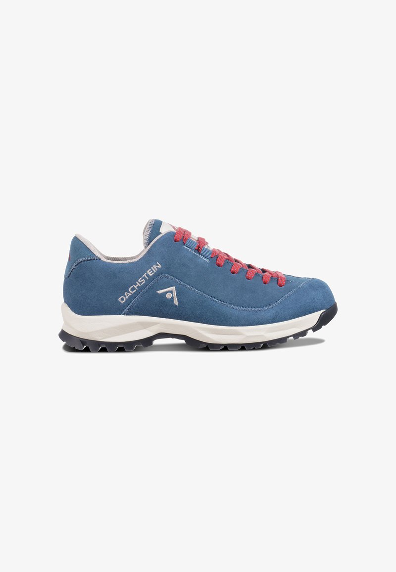 Blaue Wildleder-Wanderschuhe mit roten Schnürsenkeln, weißen Akzenten und strukturiertem Gummisole. Mit Markenlogo an der Seite und schützendem Zehenschutz.