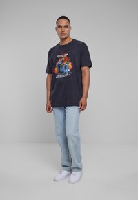 Upscale by Mister Tee GOOD FOR HEALTH OVERSIZE  - T-shirts med print - black acid washed
