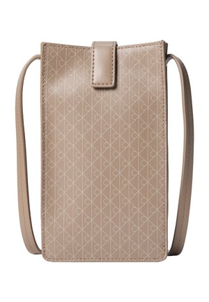 Calvin Klein EMBLEM PHONE CROSSBODY - Telefoonhoesje - desert taupe