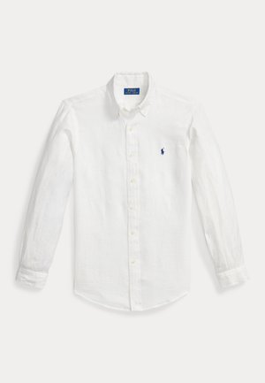 Chemise blanche à manches longues boutonnée, col boutonné et petit logo Polo Ralph Lauren bleu brodé sur la poitrine gauche.