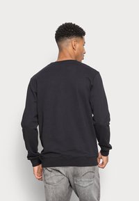 Makia MAKIA X MAURI KUNNAS CLUTTERBUCK - Camisola - black