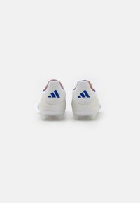 adidas Performance F50 LEAGUE LACELESS FIRM/MULTI-GROUND - Botines de fútbol para terreno firme - footwear white/solar red/lucid blue