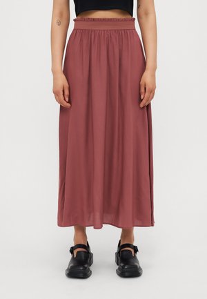 Lange, vloeiende rok van stof in stofroze met een elastische tailleband. Gecombineerd met zwarte klompen met een gespdetail.