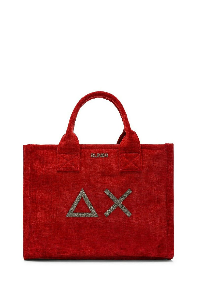 Borsa a tracolla rossa in tessuto con due manici corti. Presenta grafiche in glitter metallico di un triangolo e una "X" sul davanti. Superficie testurizzata.