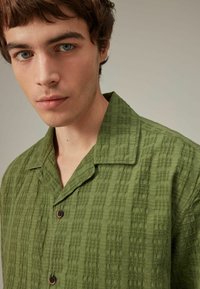 Next WITH CUBAN COLLAR - Skjorter - green