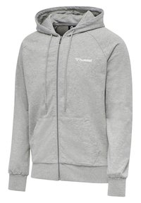 Grå zip-up hoodie i mjukt, texturerat tyg. Har en känguruficka, snörning i huvan och diagonala randiga detaljer på ärmarna.