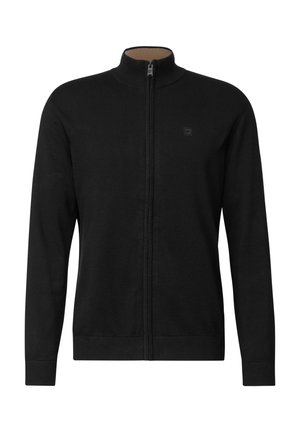 Czarna kurtka z zamkiem na całej długości, z wysokim kołnierzem, wykonana z gładkiego materiału. Posiada dyskretną logo na klatce piersiowej oraz ściągacze na rękawach i u dołu.