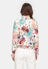 Stradivarius Bomberjacks - white