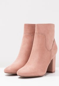 ONLY SHOES Botines de tacón - light pink