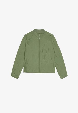 Gequilted groene jas met een ronde halslijn en ritssluiting. Heeft een gestructureerd ruitpatroon en lange mouwen. Tot halverwege de dij.