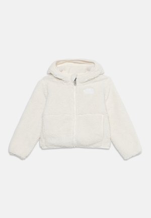 Veste blanche duveteuse à capuche avec fermeture éclair frontale et poches, conçue pour la chaleur et le confort.