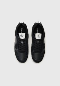 Calvin Klein Jeans TOOTHY RUNNER - Trainers - black/bright white