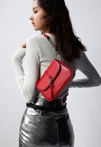 Victoria Hyde FLOWERS - Borsa a tracolla - rot