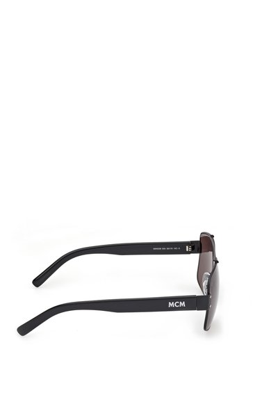 ochelari de soare cu lentile degradate întunecate, cadru din plastic negru, design elegant, cu logo pe tâmplă și pernițe nazale modelate pentru confort.
