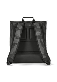 Rucsac de camuflaj negru, cu panou din plasă la spate, curele ajustabile și un mâner de sus. Fabricat dintr-un material rezistent, cu o finisare texturată.