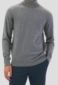 Maglione dolcevita grigio realizzato in morbido materiale a maglia, con maniche lunghe, design aderente e polsini e orlo a coste.
