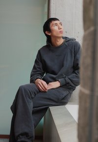 Han Kjøbenhavn REGULAR PANTS UNISEX - Tepláky - grey