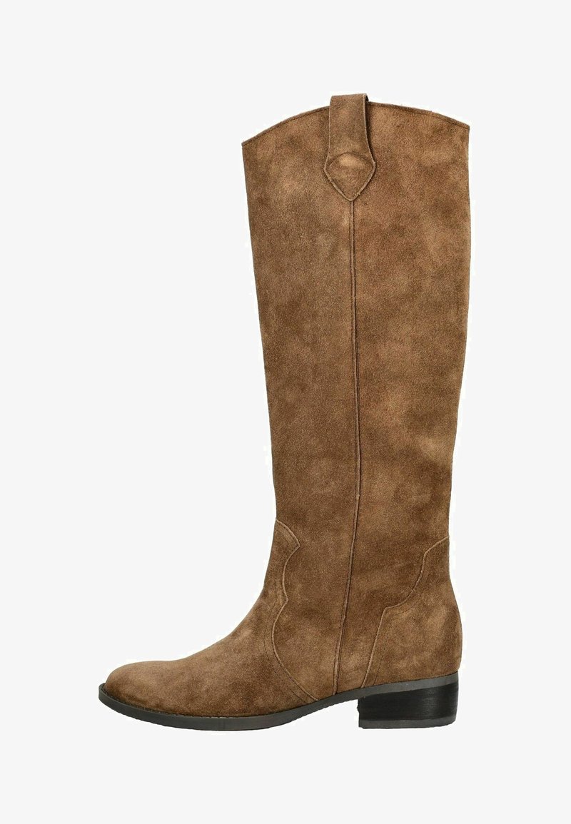 Stivale al ginocchio in suede marrone con punta arrotondata, superficie testurizzata, dettagli di cucitura sottili e tacco basso impilato.