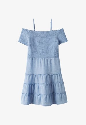 Gaiši zils kleita ar bezpiedurkņu dizainu, pūkainu jostu, pakāpeniskām volāniem un teksturētu audumu. Regulējamas siksnas.