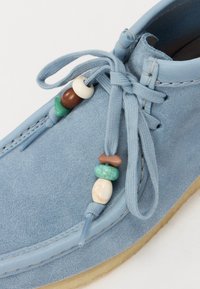 Clarks Originals WALLABEE - Casual lace-ups - powder blue