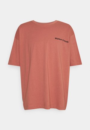 OVERSIZED UNISEX - Triko s potiskem - light mahogany