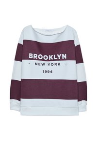 Biely a bordový pruhovaný sveter s výstrihom na jednom ramene. Na prednej strane sú výrazné nápisy "BROOKLYN NEW YORK 1994". Mäkká látka.