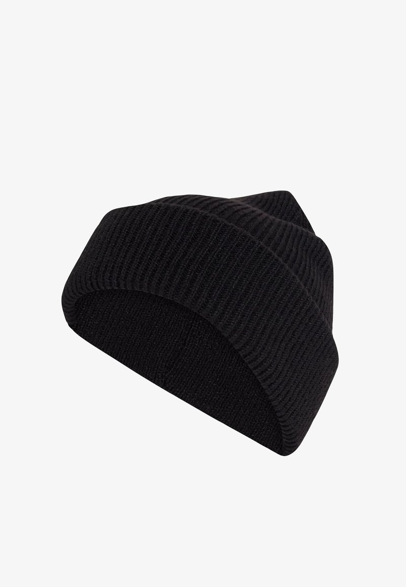 Melnā adīta beanie cepure ar ribotu tekstūru un salocītu maliņu, ar pakāpenisku virsotni. Mīksts un elastīgs materiāls.