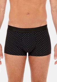 Boxer briefs neri realizzati in un tessuto morbido, con un motivo a pois grigi, fascia elastica in vita e un design aderente per il comfort.
