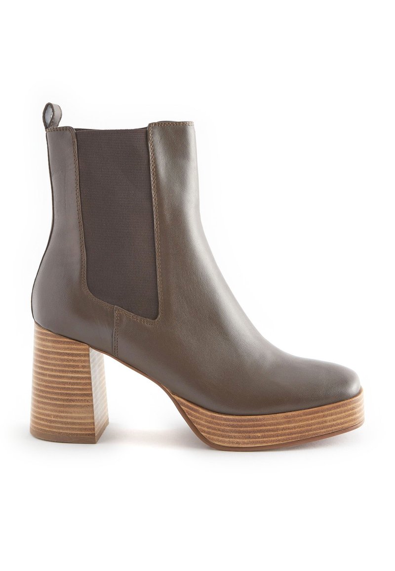 Next Korte laarzen bruin